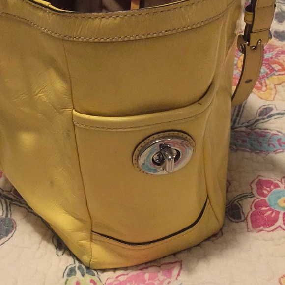 SOLD Coach Light Yellow Purse - Picture 6 of 8